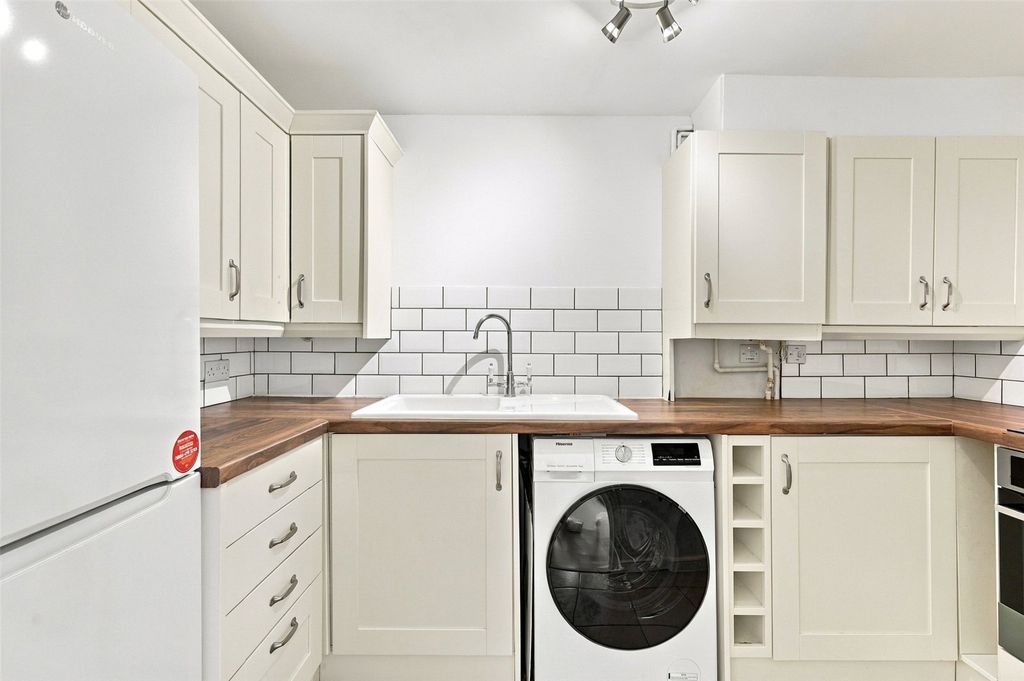 Property photo 2 of 18 Picture No. 21