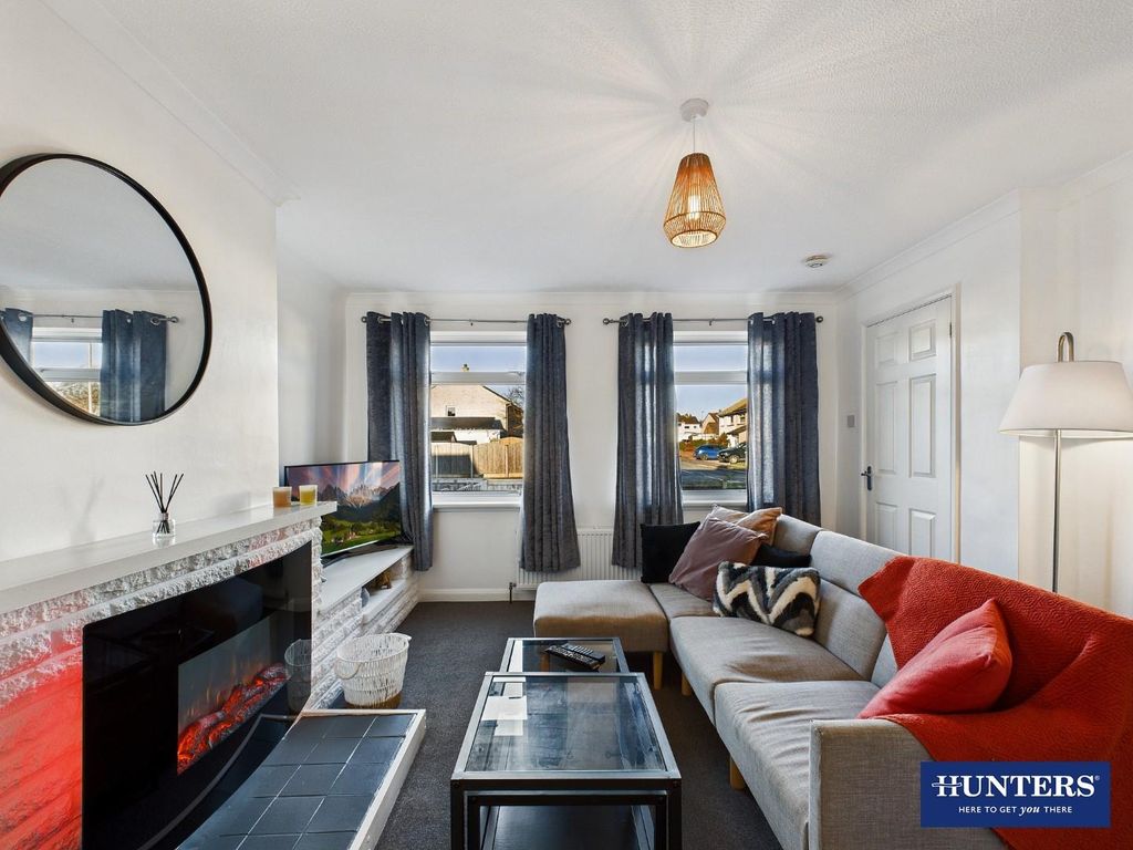 Property photo 3 of 18 Living Room