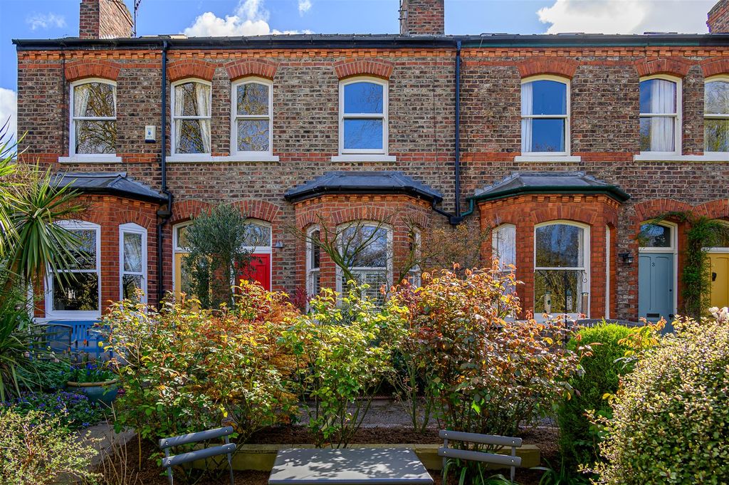 Property photo 1 of 28 External