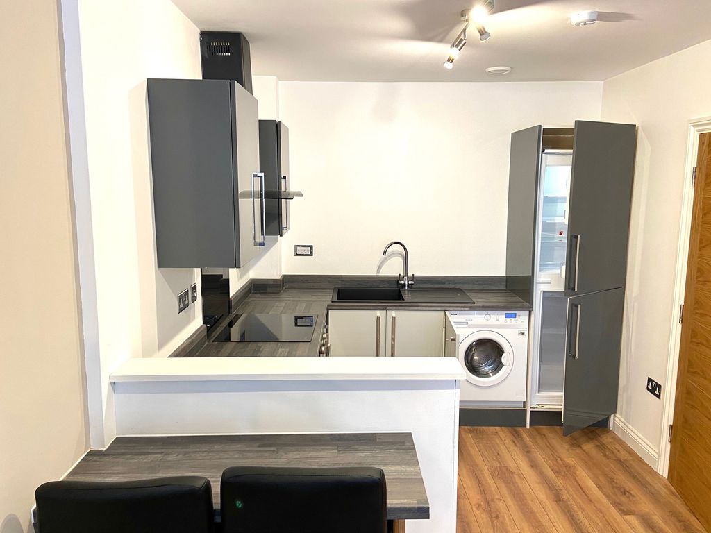 Property photo 2 of 8 Bedroom