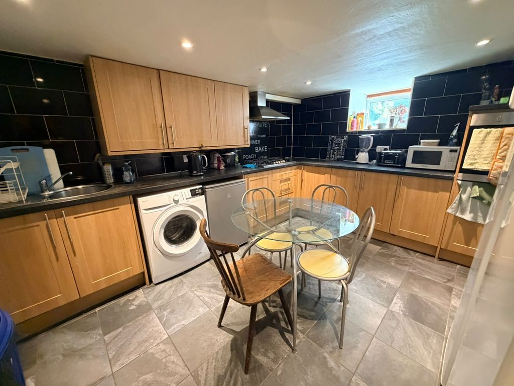 Property photo 1 of 12 Picture No. 18