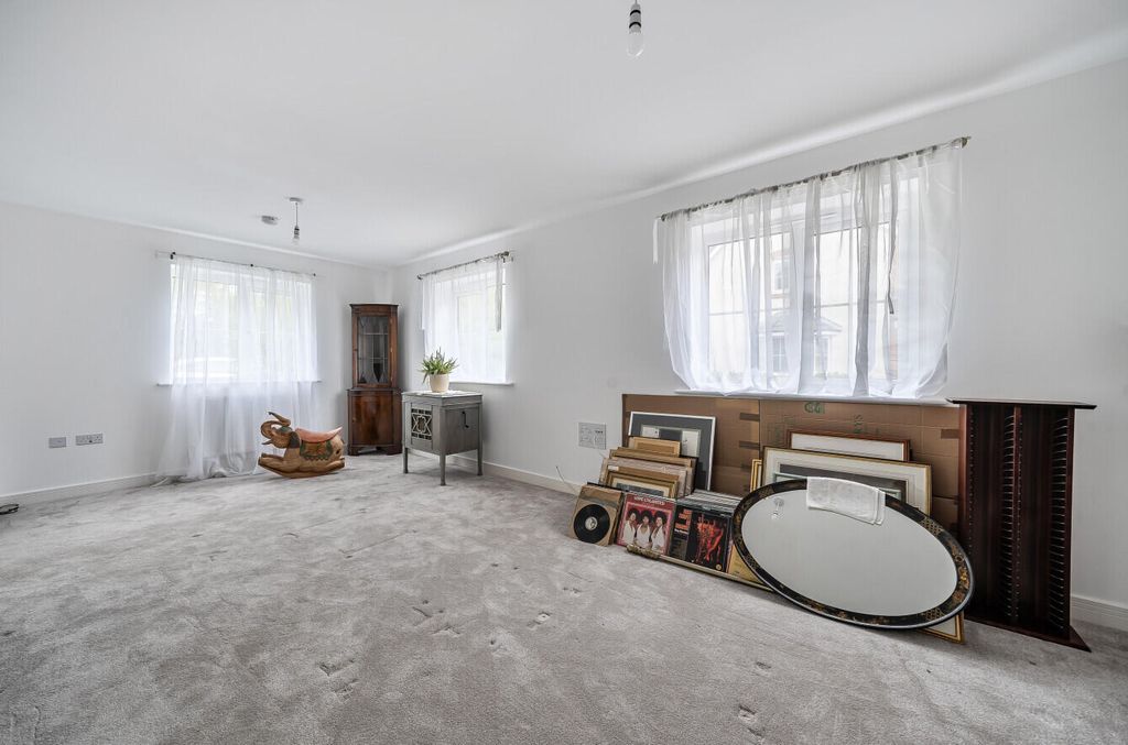 Property photo 2 of 19 Living Room