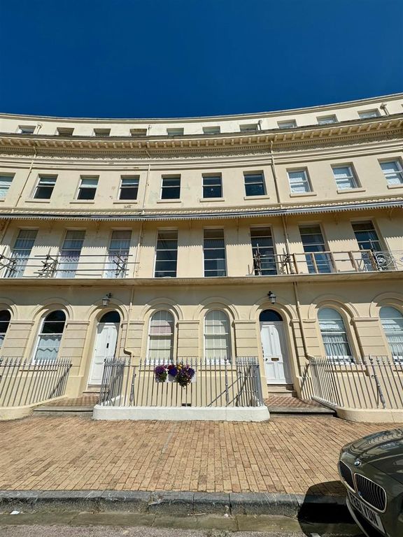 Property photo 2 of 18 Communal Exterior / Parking