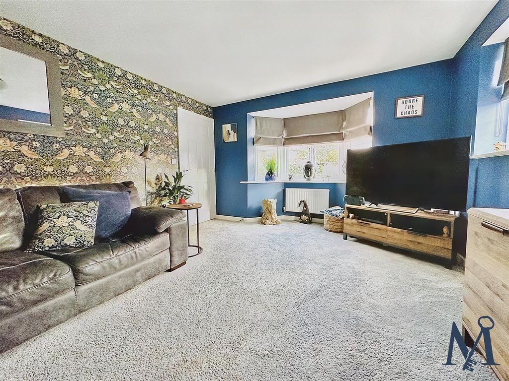 Property photo 3 of 20 Living Room