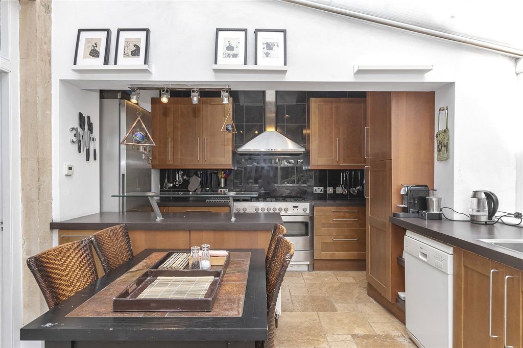 Property photo 2 of 23 Picture No. 37