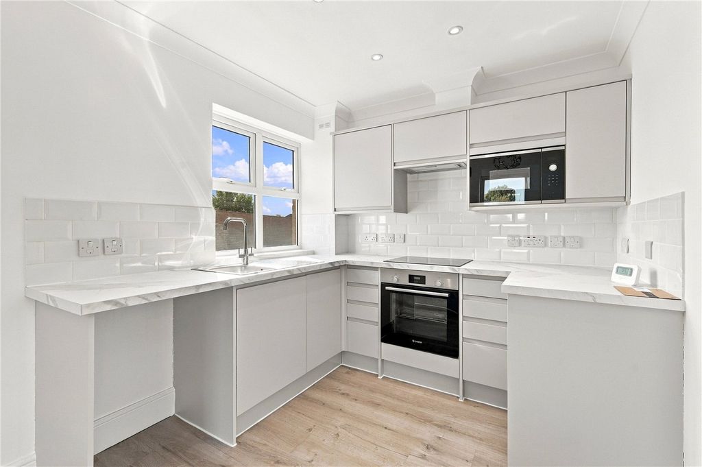 Property photo 2 of 9 Picture No. 14