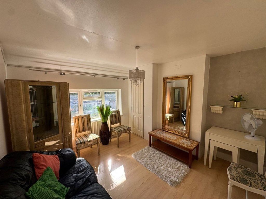 Property photo 3 of 4 Gallery