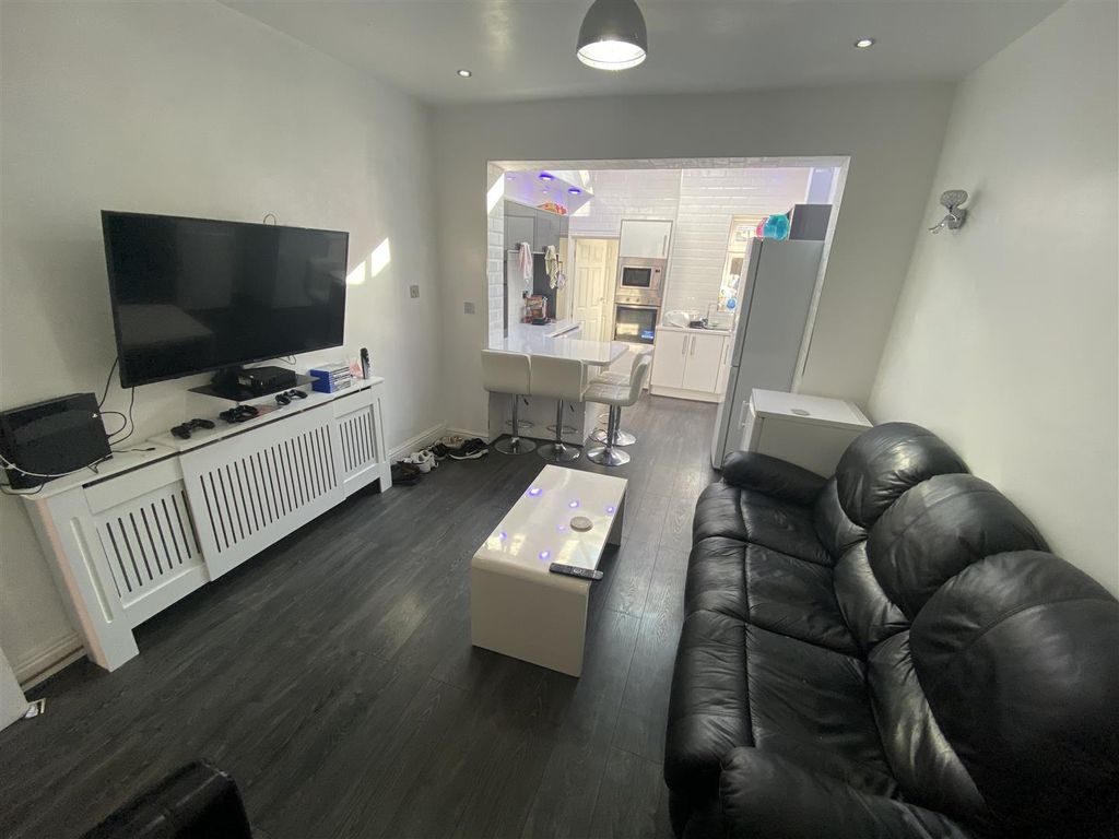 Property photo 2 of 18 1767990607308-8O9Itk.Jpg