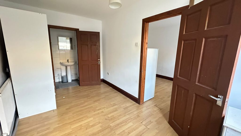 Property photo 1 of 3