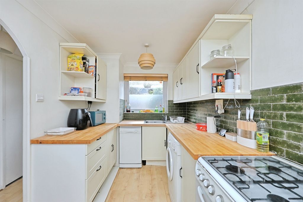 Property photo 2 of 20