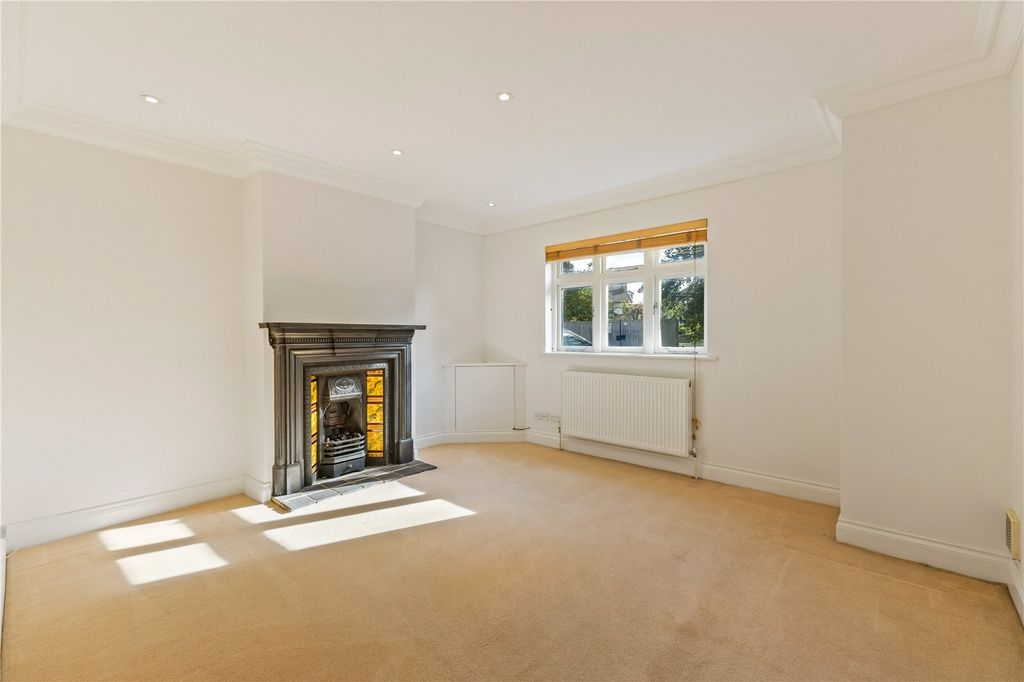 Property photo 2 of 10 Sitting Room