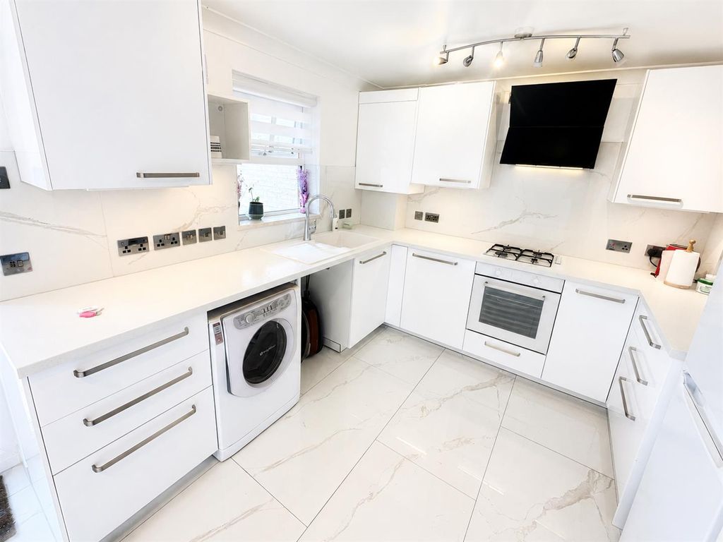Property photo 2 of 8 Kitchen New.Png