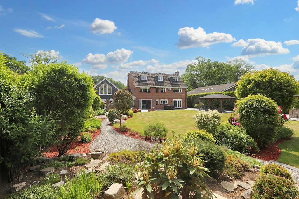 Property photo 1 of 32