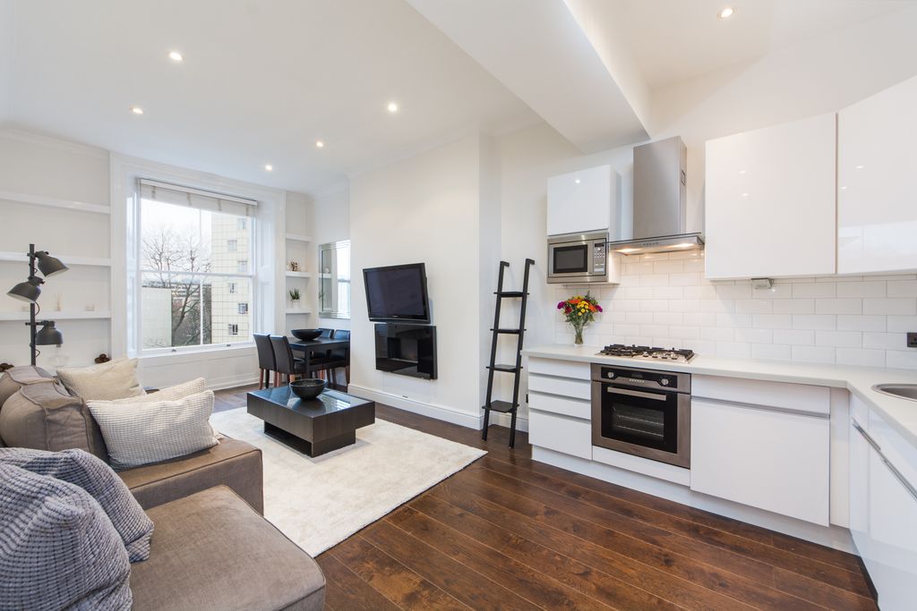 Property photo 2 of 9 Kitchen