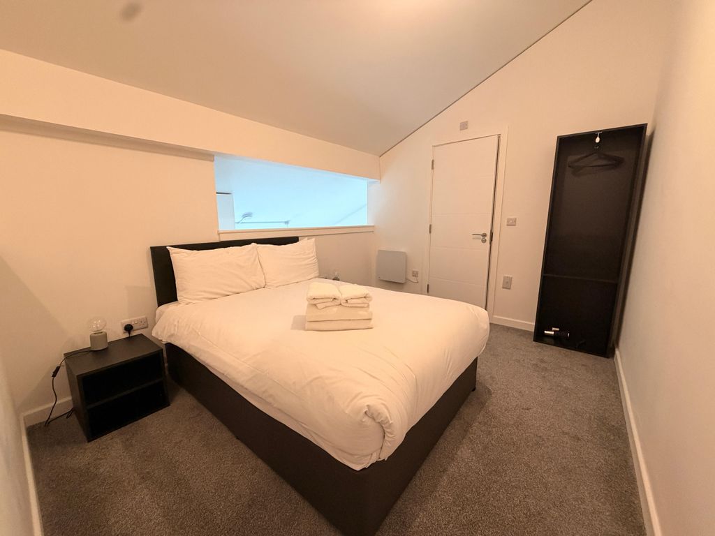 Property photo 2 of 10 Bedroom 1
