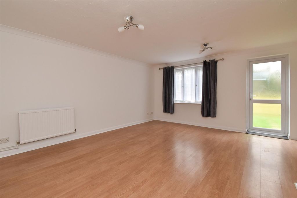 Property photo 2 of 18 Living Room