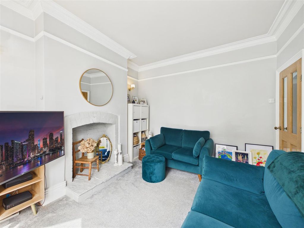 Property photo 3 of 18 Cam05476G0-Pr0181-Still011.Jpg