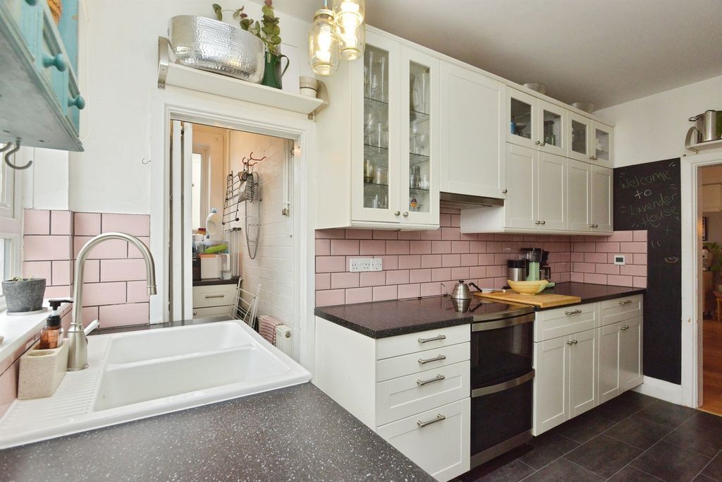 Property photo 3 of 20