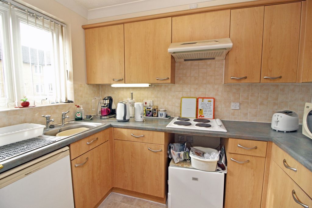 Property photo 3 of 8 Kitchen
