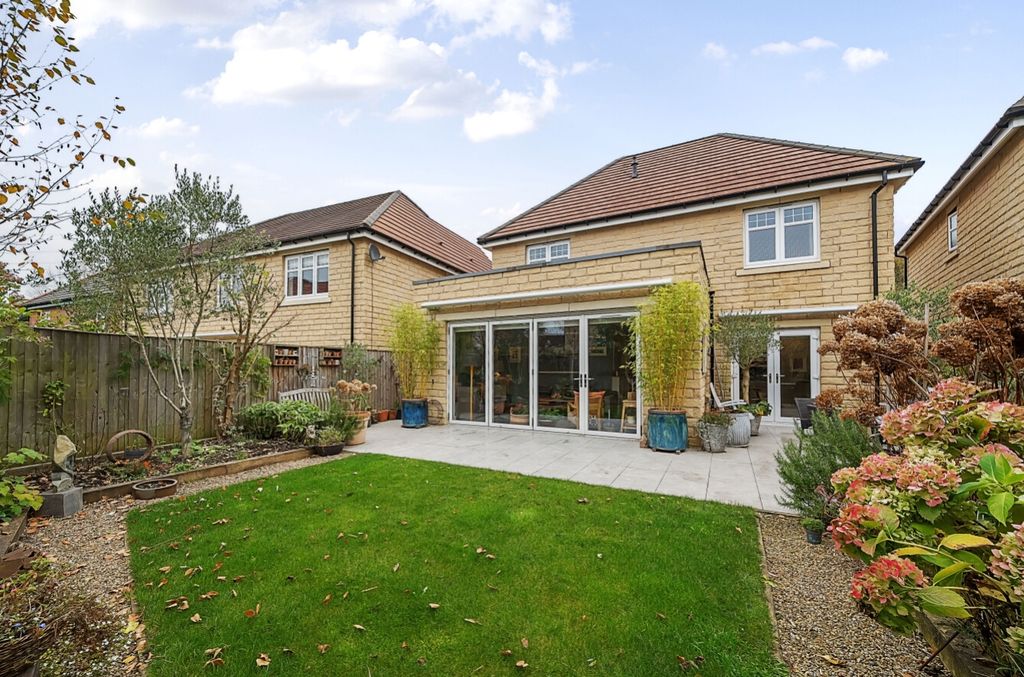 Property photo 3 of 19 Ewemove Knaresborough Garden1