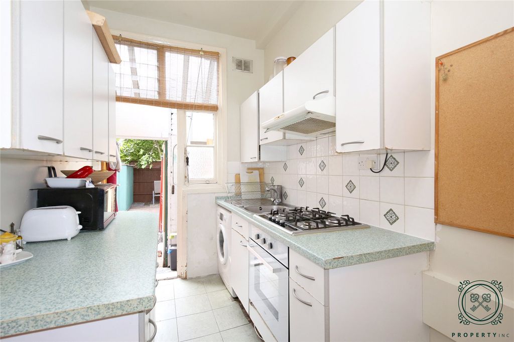 Property photo 3 of 9 Kitchen