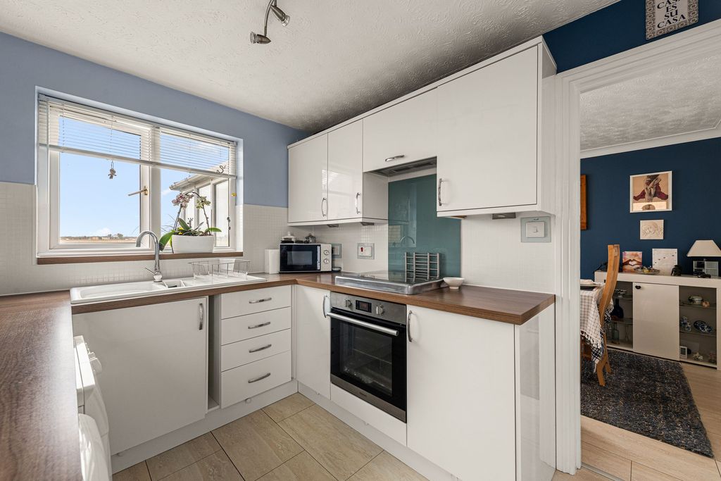 Property photo 3 of 24