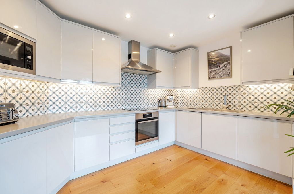 Property photo 1 of 10 1369744-1-68F0E82...