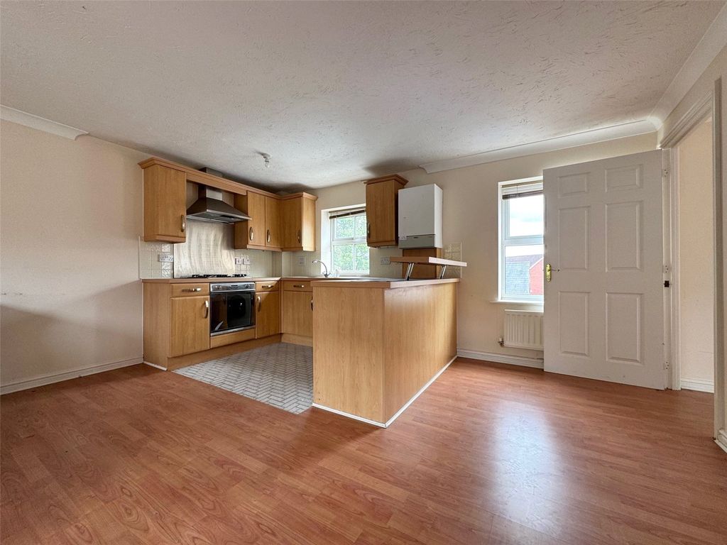 Property photo 3 of 7 Living/Kitchen