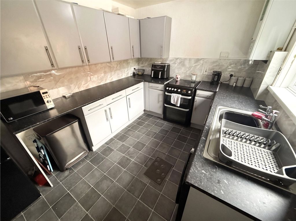 Property photo 3 of 17 Picture No. 30