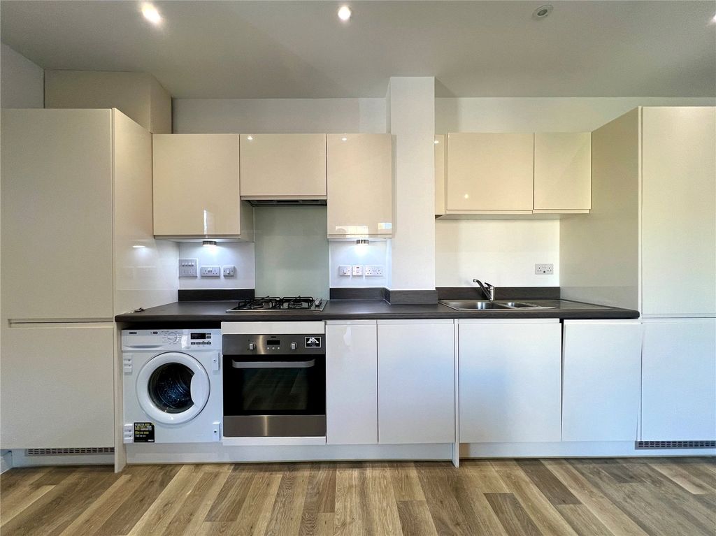 Property photo 3 of 17 Kitchen