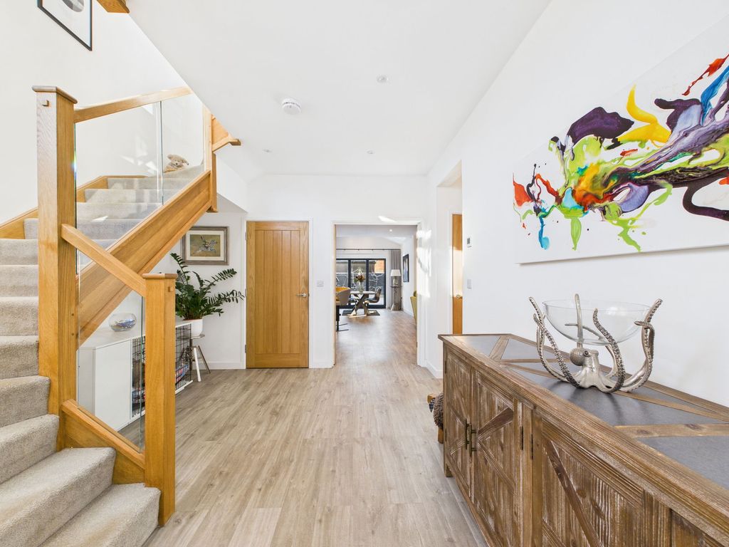 Property photo 3 of 44