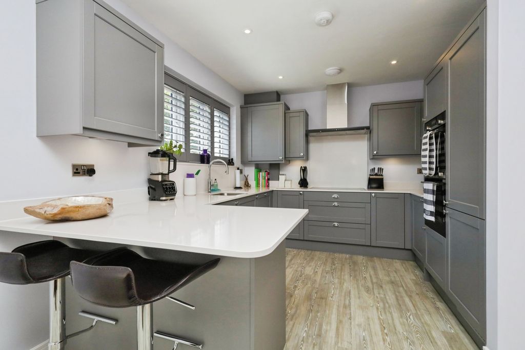 Property photo 2 of 30 Pbox-Img.Jpg