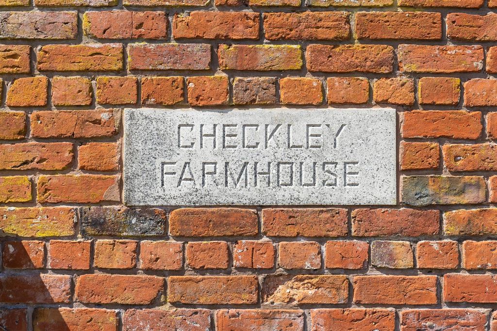 Property photo 3 of 40 Checkleyfarmhouse-3.Jpg