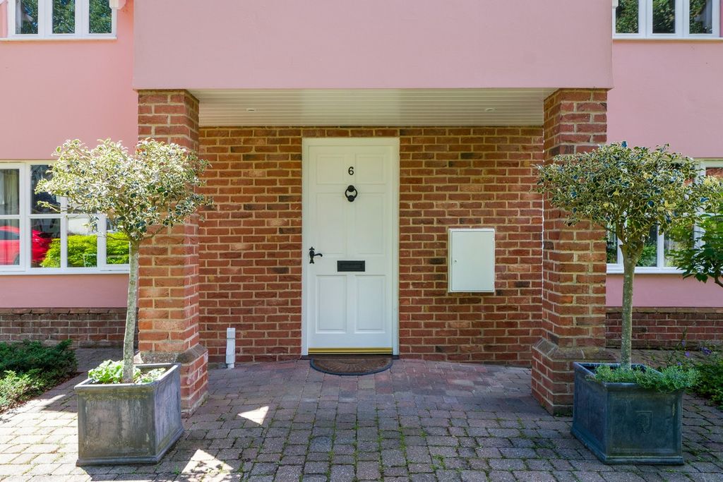 Property photo 2 of 40