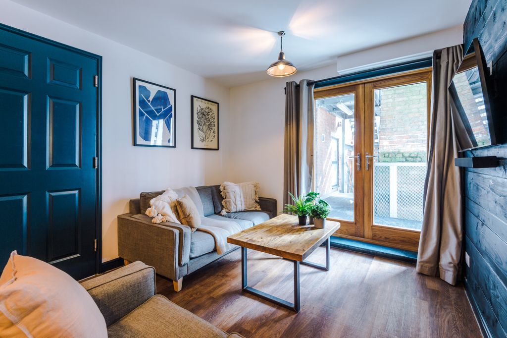 Property photo 1 of 21 Photo 0