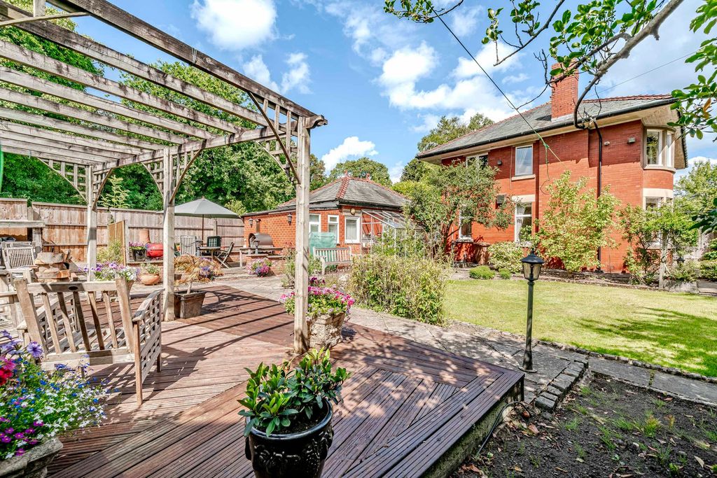Property photo 2 of 63
