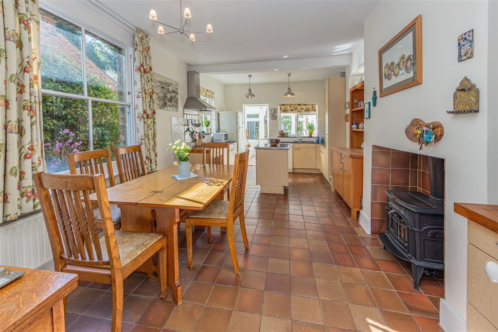 Property photo 3 of 21