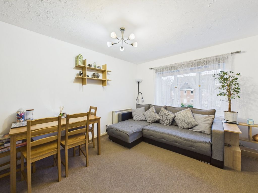 Property photo 2 of 7 Lounge