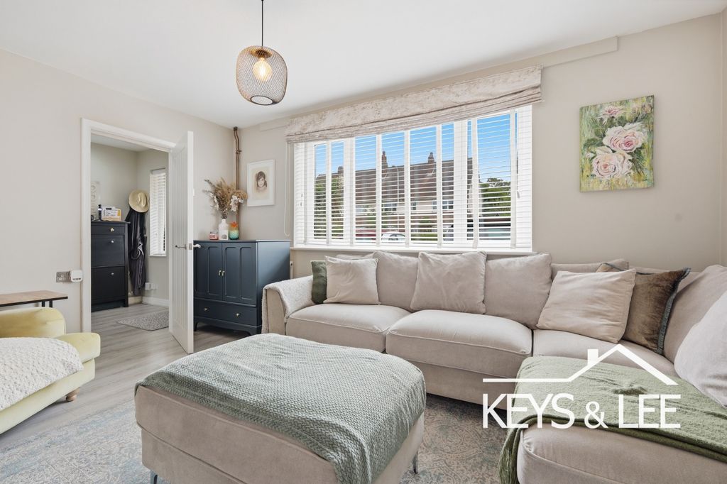 Property photo 2 of 19 5255123