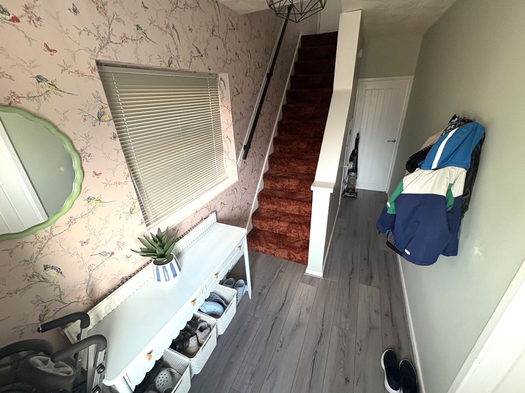 Property photo 2 of 15 Entrance Hall