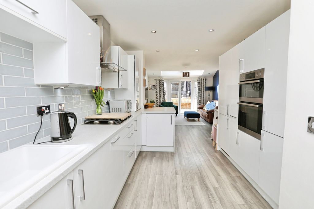 Property photo 2 of 19 12