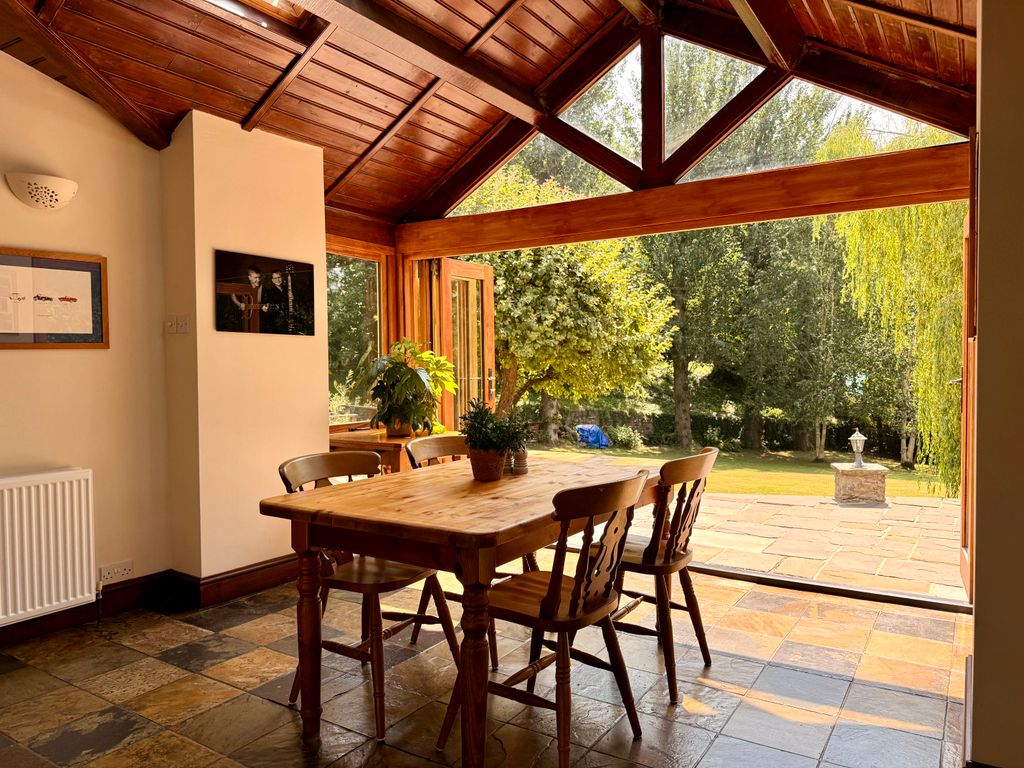 Property photo 2 of 18 Garden Room