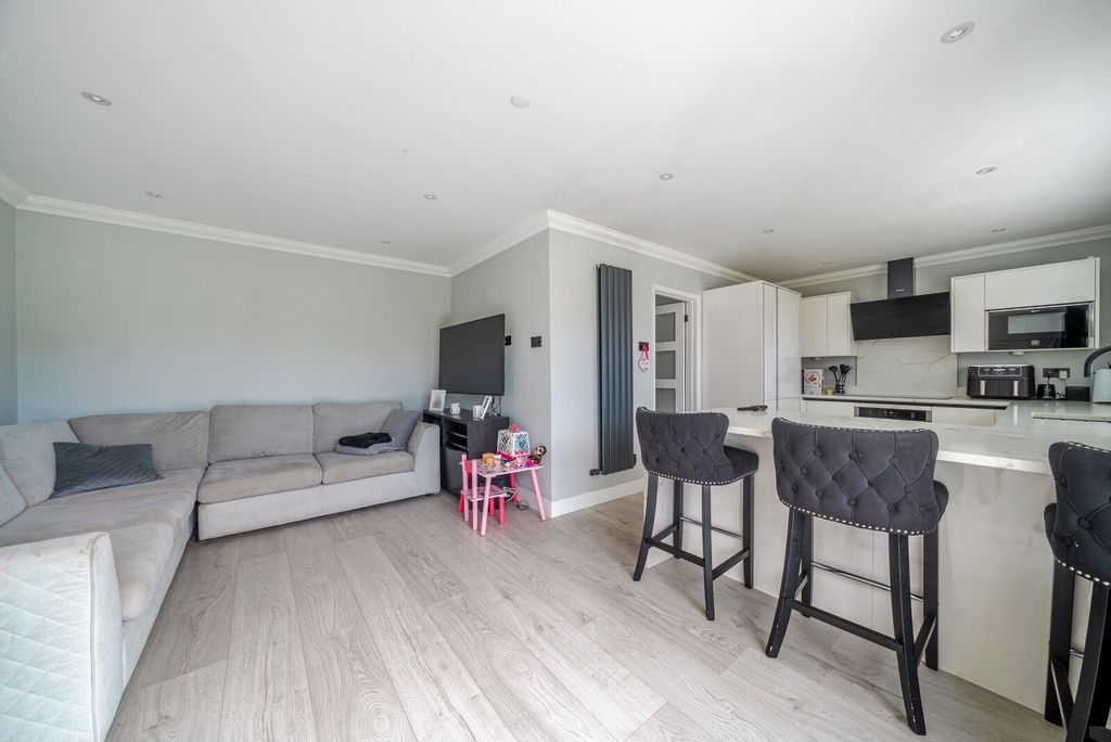 Property photo 2 of 24 1454411-16-69Fb0A...