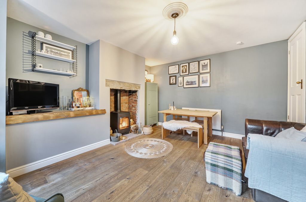 Property photo 3 of 22 Lounge