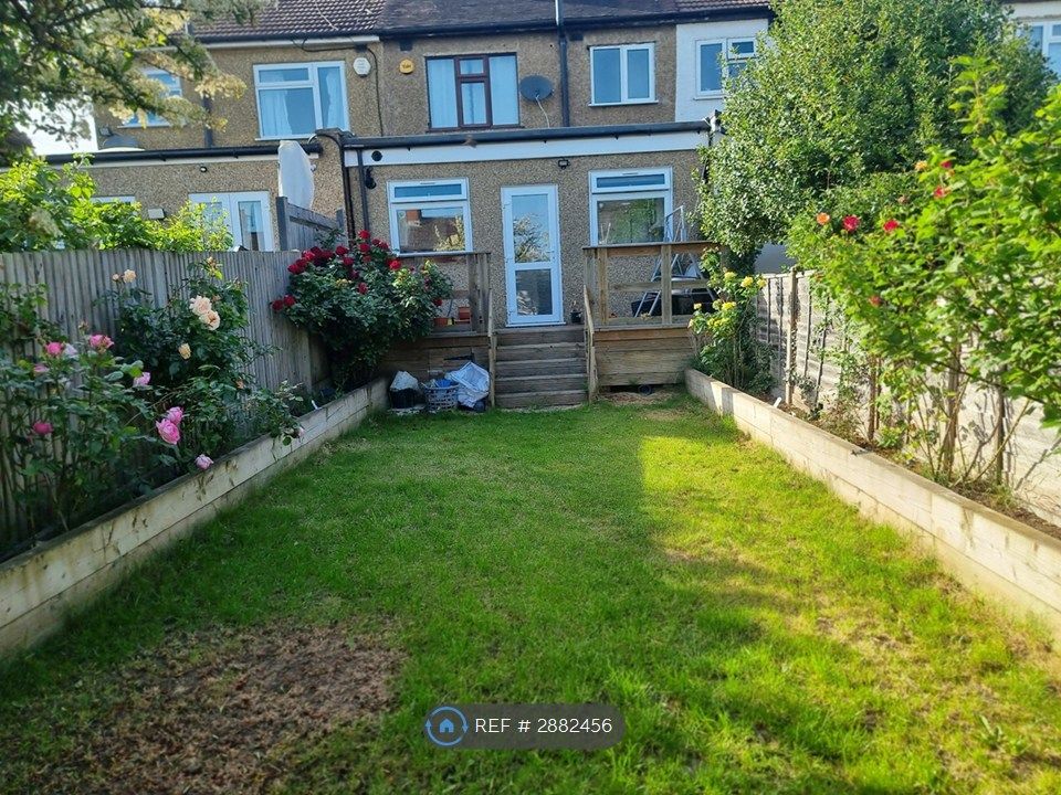 Property photo 3 of 18 Garden With Dec