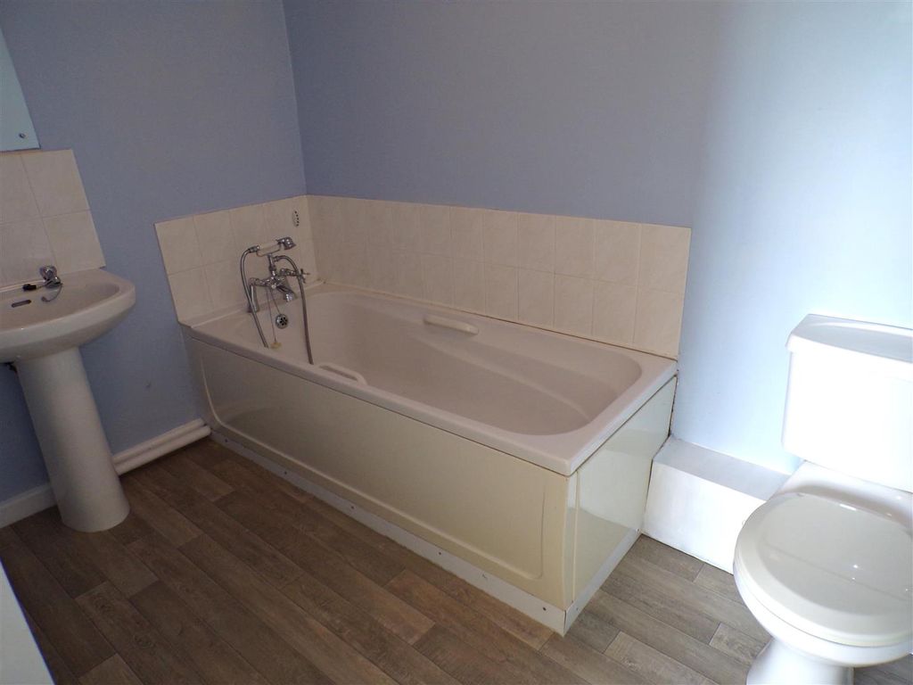 Property photo 2 of 10 Bathroom.Jpg
