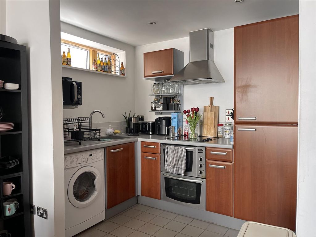 Property photo 2 of 11