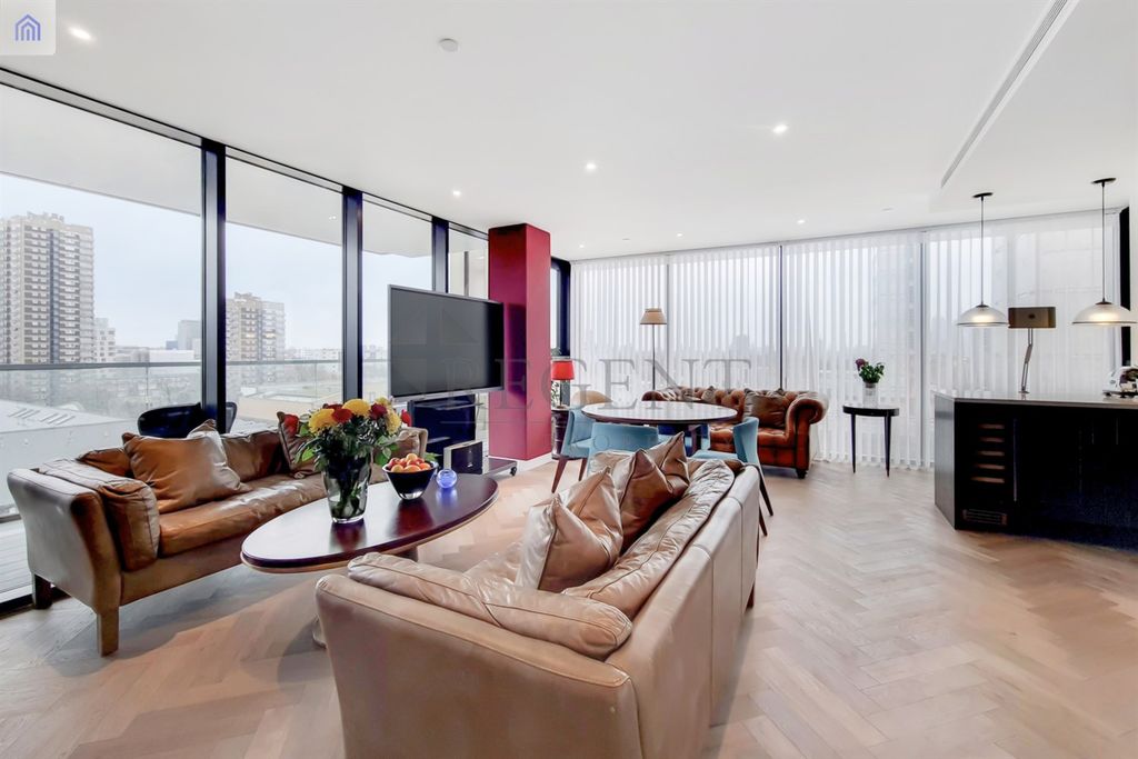 Property photo 3 of 17 Reception