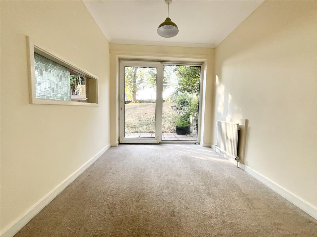 Property photo 3 of 14 Dining Area