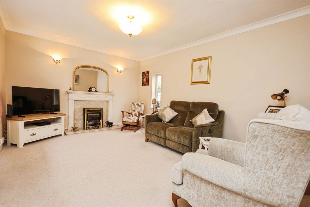 Property photo 3 of 18